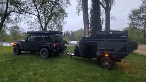 W R A N G L E R . – Jeep Wrangler Rubicon avec remorque tout-terrain en option RS Camp ES-3 (<750 kg)