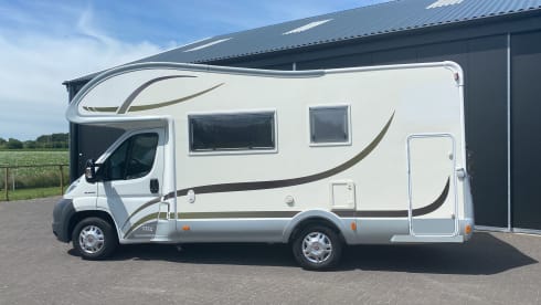 6-8 p Fiat alcove spacious family camper