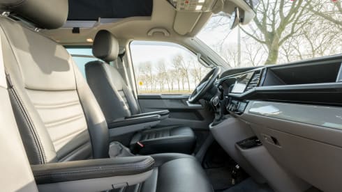 Luxury Volkswagen bus 6.1 California Ocean