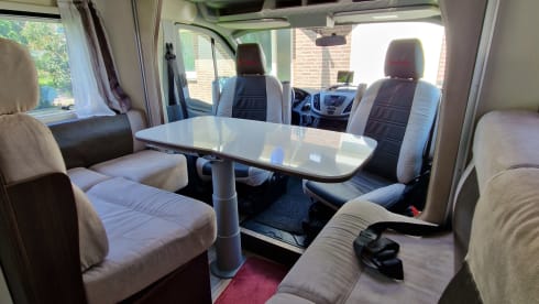 Benimar Cocoon – Beautiful, luxurious 4/5 pers Camper with bicycle carrier