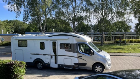 Fully and very luxuriously equipped 2 persons (max 3) Adria Matrix Suprème