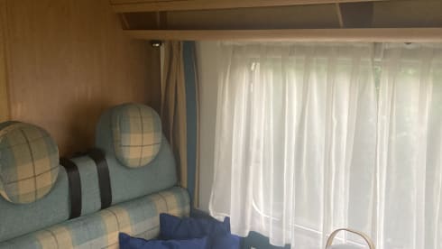 Nice 6 person Knaus Sun Traveler family camper