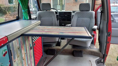 Chilly – 6p Volkswagen Westfalia California campervan from 1992