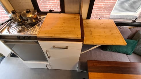 4 person 2.5l Ford transit alcove camper, completely renovated!