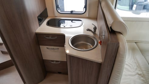 Bürstner Ixeo 734, Queen bed, Lift bed!!