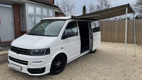 Earle – EARLE - VW T5 Campervan (4 berth)