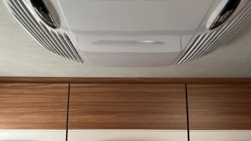 M&M – 5p Carado semi-integrated uit 2016