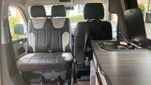 Dolly – 4 berth Volkswagen bus from 2007