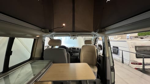 Luigi – Volkswagen California 2005 with lifting roof 4P
