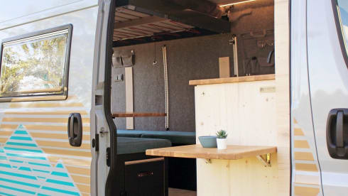 VAN bergen – Schön gestalteter Allround-Camper mit viel Platz im Innenraum