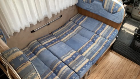 Gemütlicher Camper mit Klimaanlage im Wohnbereich