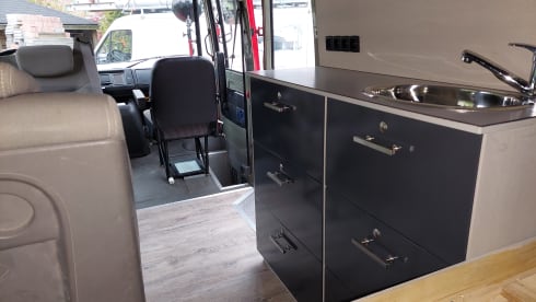 Harrie – Harrie - Fire brigade camper Mercedes 4-p