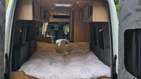 Bolt – 3-4 berth Mercedes-Benz camper