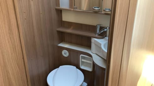 EXTRA DAYS Available Luxury Super Cozy Camper king-size bed / full air conditioning