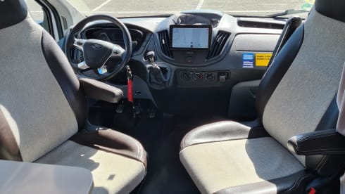 Nice 2-person Ford/Chausson 170hp manual semi-integrated 2017