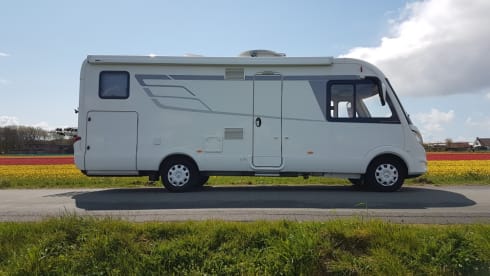 Hymer b680 2019, Mercedes Aut. 4 Pers, large garage, bicycle rack, awning