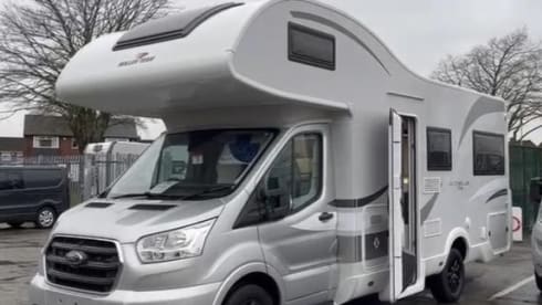 The Stag  – 6 berth Roller Team auto roller 746 