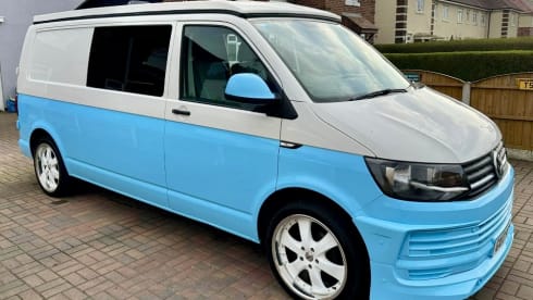 Road surfer – 4 berth Volkswagen campervan from 2017