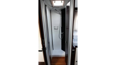 Benimar 2021 – Luxury 4 person camper, 2021 with 170 hp powerful engine!