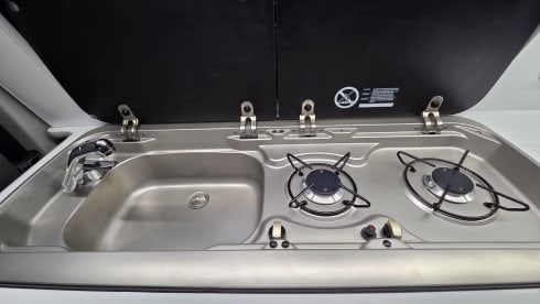 Roaming Retreat – Camping-car VW de luxe LWB 148 BHP.  