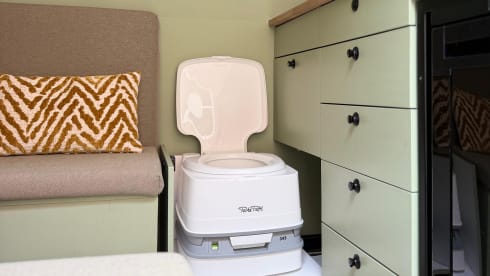 B&Bus – COZY AND COMFORTABLE VW CRAFTER CAMPER VAN