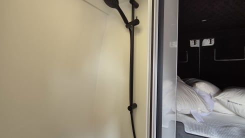 Fudge – 3 berth Mercedes-Benz bus from 2015