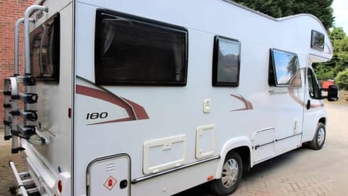 Eldonis the Explorer  – Explore the UK in Comfort – 6-Berth Elddis Motorhome with Full Amenities