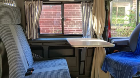 Het rode monster – Official Westfalia built-in, ideal small family camper 5p