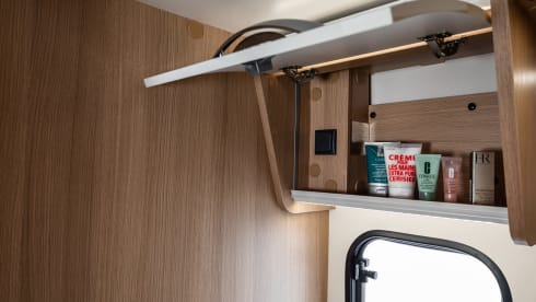 6 – Benimar Cocoon 496