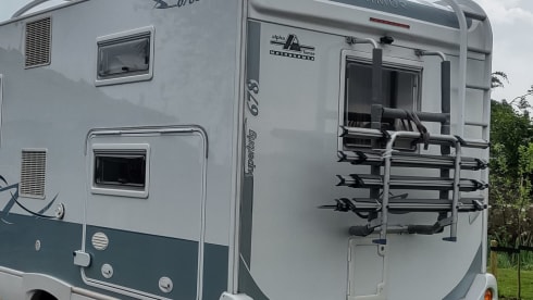 6p Ford alcove with bunk bed