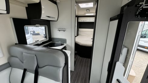 Hugo – Comodo e moderno camper Rollerteam - Assicurazione gratuita 