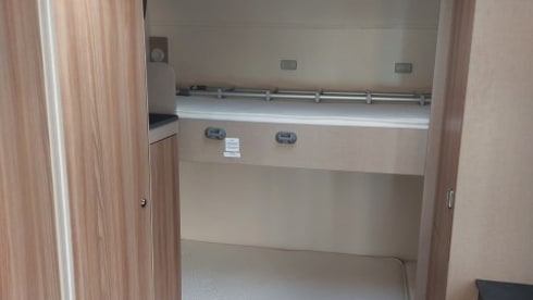 DHF – Swift Edge 466 6 Berth Rear Bunks