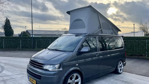 Multivanspecial – 4-seater Volkswagen bus from 2013