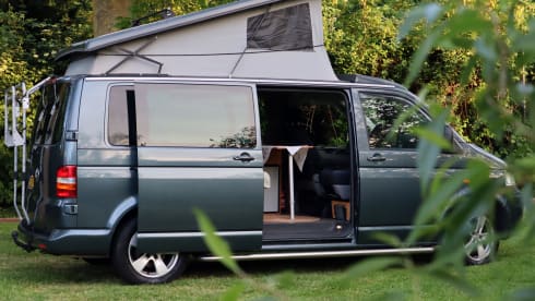 Volkswagen t5 campervan 