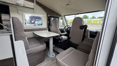 McLouis 873 – 5p McLouis integrated uit 2025