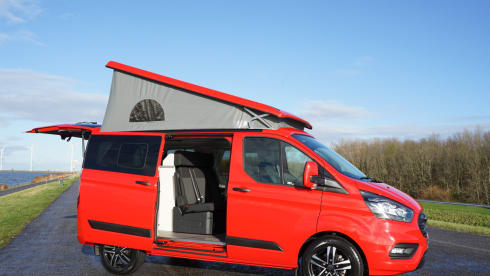Ford Nugget uit 2021 – Travel in Red