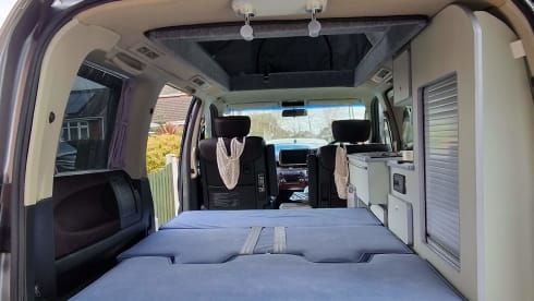El – 2/3 berth Nissan Elgrand campervan with pop up roof