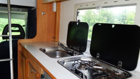 Come and enjoy our wonderful 2 (-3)-person Fiat Ducato alcove camper