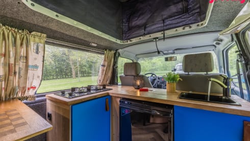 Waves – 2p Volkswagen campervan from 2000