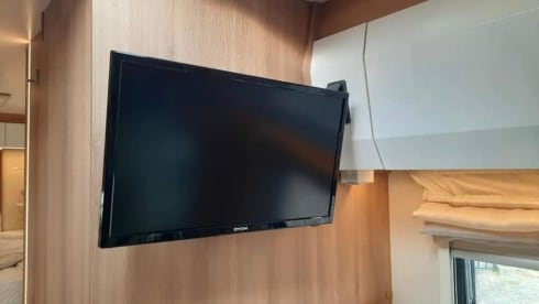 Rijdt erg comfortabel.  – Luxuriously furnished Rollerteam with length beds. 2.10 m standing height. Two air conditioners