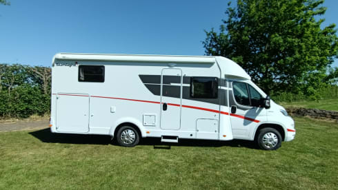 Sunlight T65 – Très beau camping-car Sunlight spacieux pour 4 personnes de 2023, beaucoup d'espace de rangement.