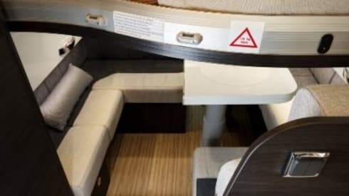 Miel – Fully equipped 4p Benimar Mileo 224 semi-integrated from 2020 - also SKI!!
