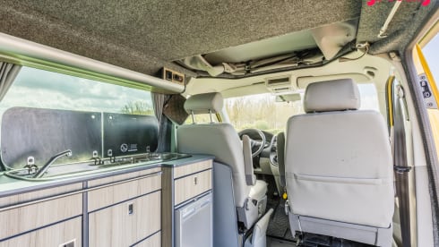 Sunny – 2p Volkswagen bus from 2015