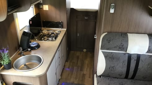 Young, luxurious, spacious, 6p. camper, 20 extra HP, large beds, 2 x air conditioning