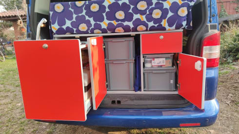 bluesky – vw t5 long wheelbase, free on the road surrounded by a blue sky