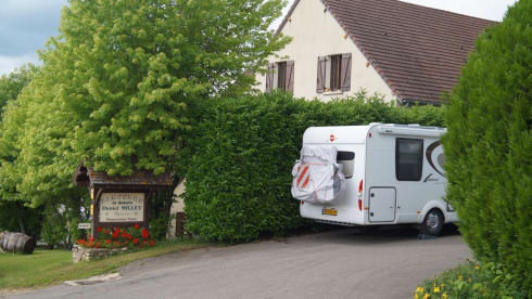 Ixeo IT 720 – 4p Bürstner semi-integrated from 2010