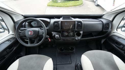 Utopia – 4p Peugeot semi-integrated uit 2024