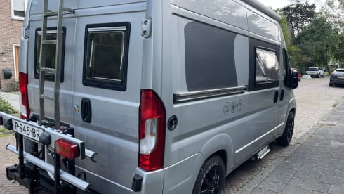 Grizzly the Gray – Self-sufficient Peugeot Boxer Camper for 2 Persons