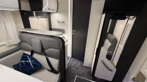 Hugo – Comfortabele en moderne Rollerteam camper - Gratis verzekering 