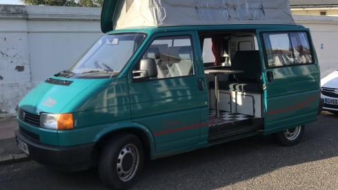 Celeste – VOLKSWAGEN T4 BILBOS 4 POSTI LETTO CAMPERVAN